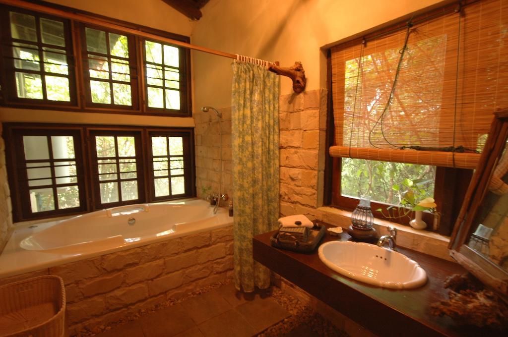 Momchailai Forest Retreat Kanchanaburi Extérieur photo